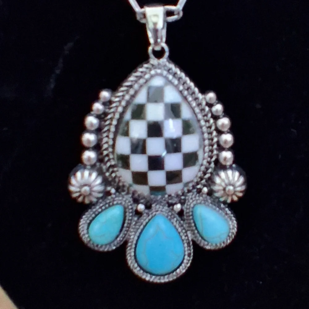 TURQUOISE BLACK AND WHITE CHECKERED NECKLACE 18